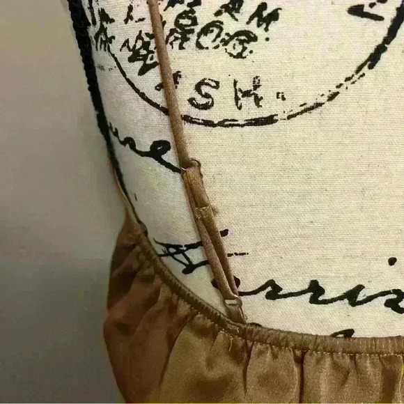 Endless Blu satin like crop cami with adjustable straps - Picture 6 of 8